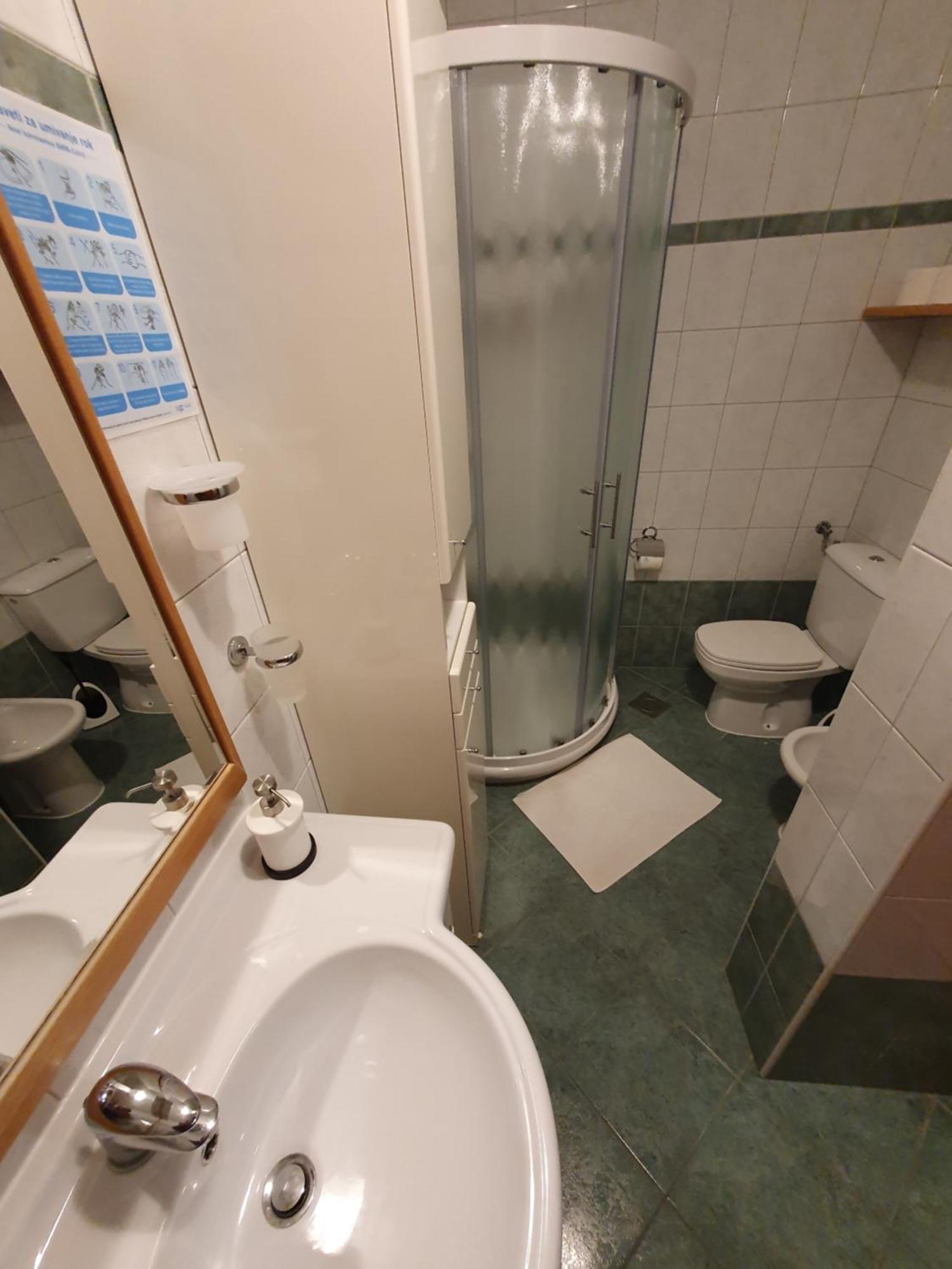 Miskar Rooms Cerknica Pokoj fotografie
