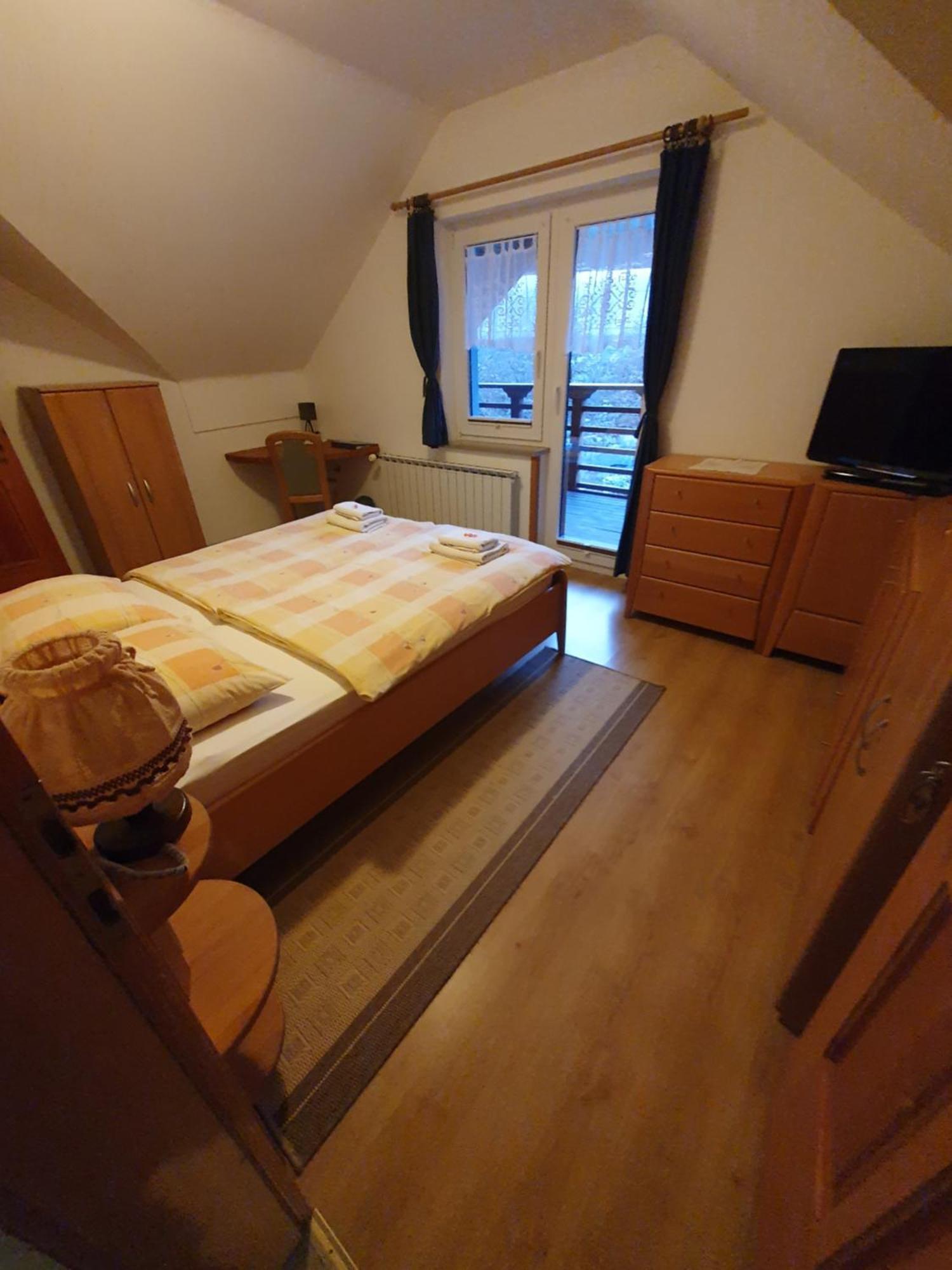 Miskar Rooms Cerknica Pokoj fotografie