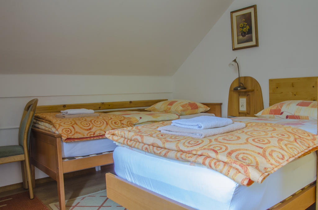 Miskar Rooms Cerknica Pokoj fotografie
