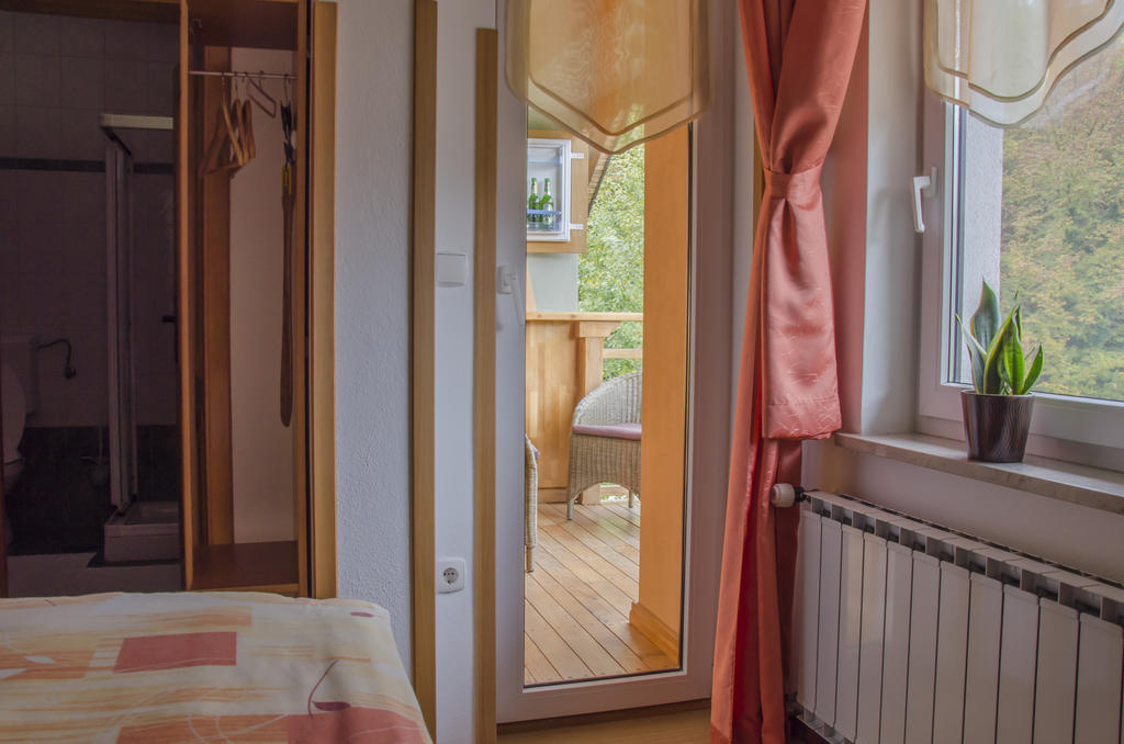 Miskar Rooms Cerknica Pokoj fotografie