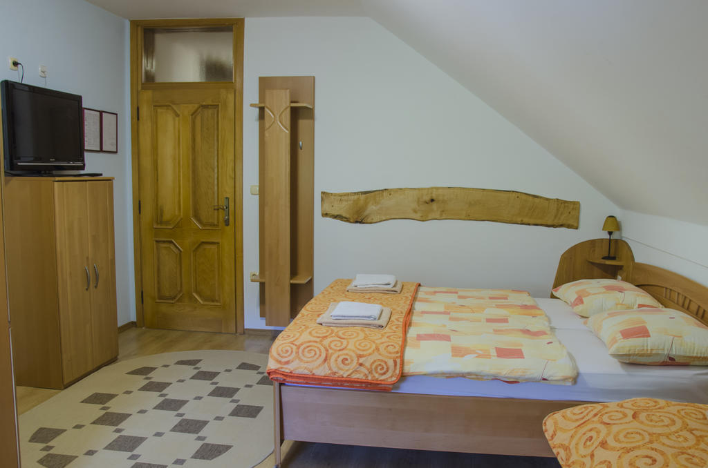 Miskar Rooms Cerknica Pokoj fotografie